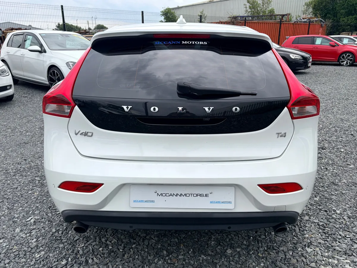 Volvo V40 Hatchback, Petrol, 2014, White