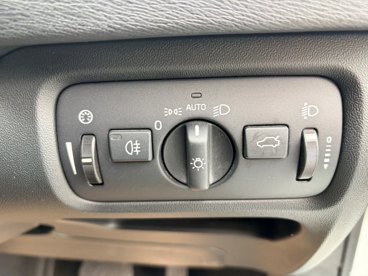 Volvo V40 Hatchback, Petrol, 2014, White