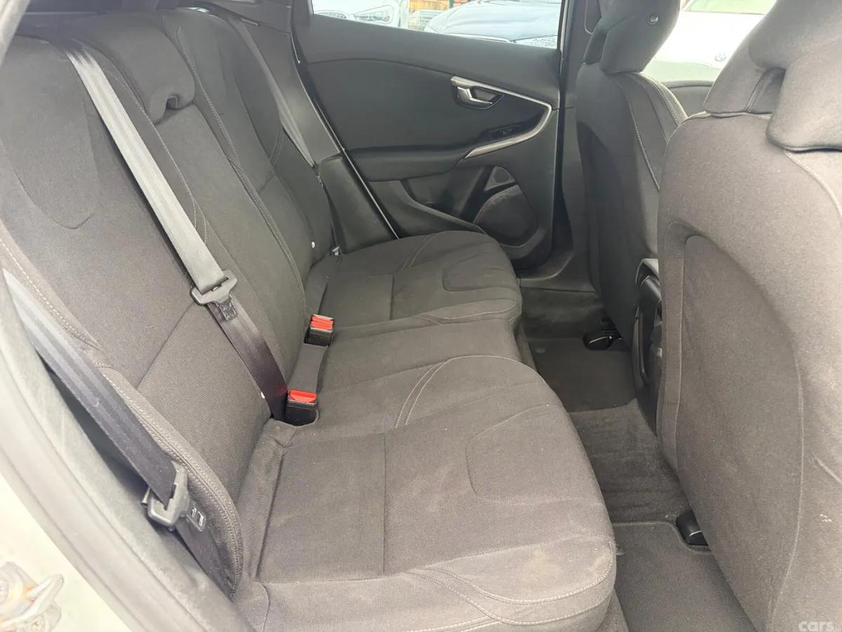 Volvo V40 Hatchback, Petrol, 2014, White