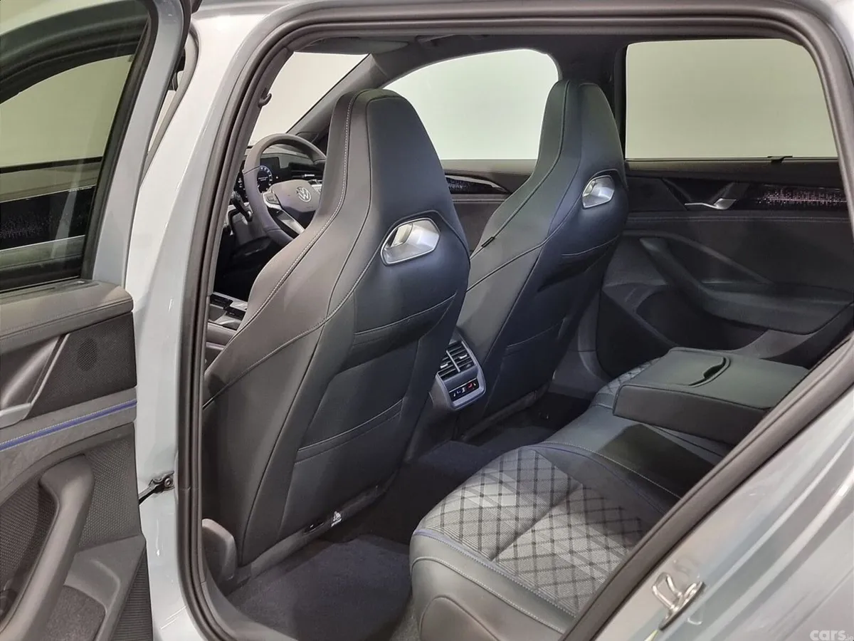 Volkswagen Passat Estate, Diesel, 2026, Silver