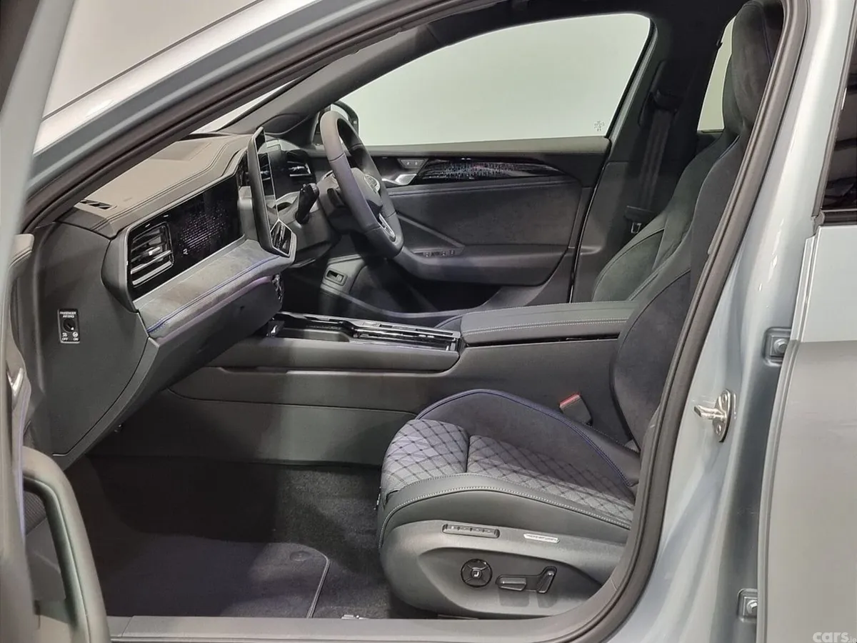 Volkswagen Passat Estate, Diesel, 2026, Silver