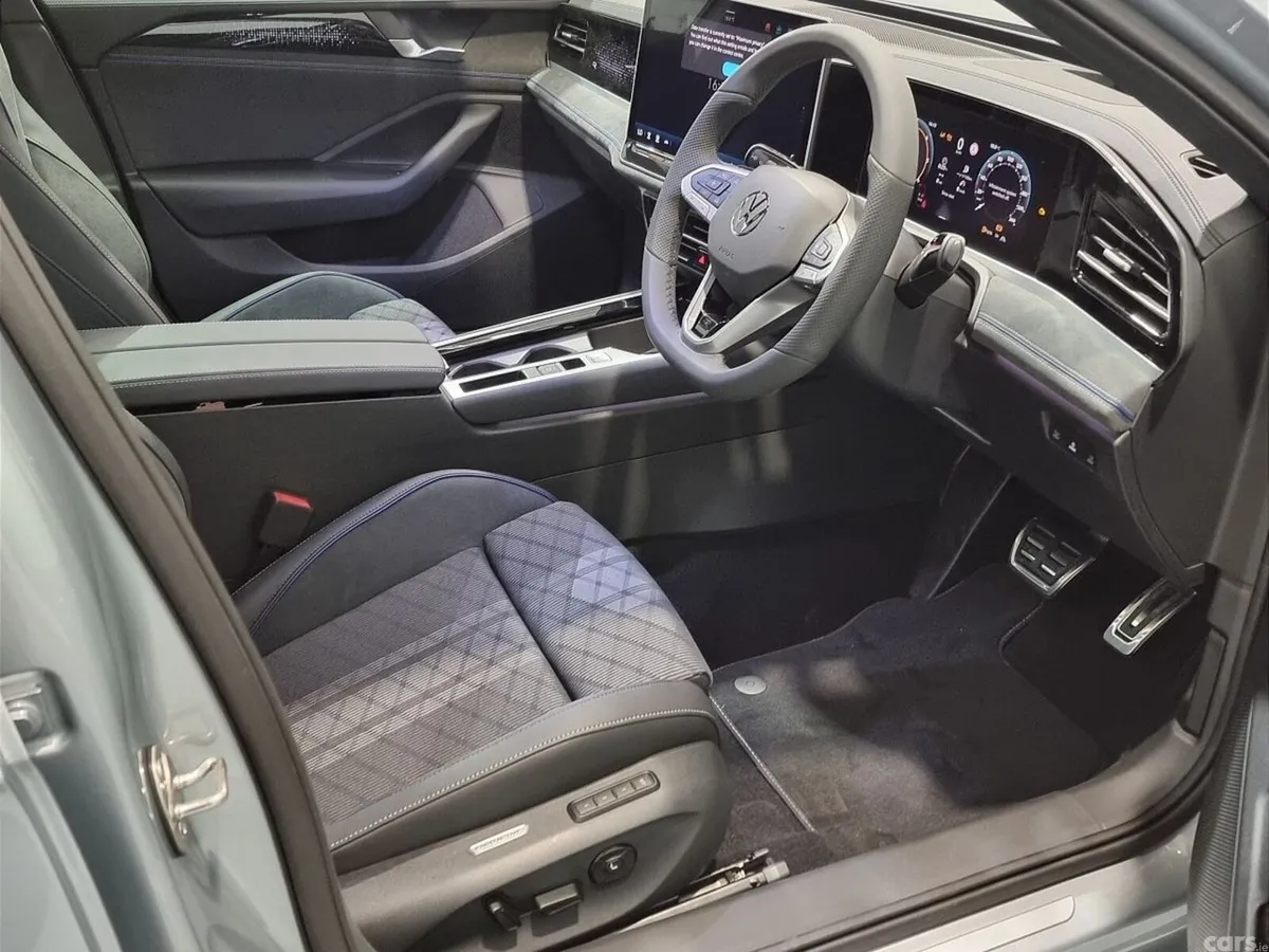 Volkswagen Passat Estate, Diesel, 2026, Silver