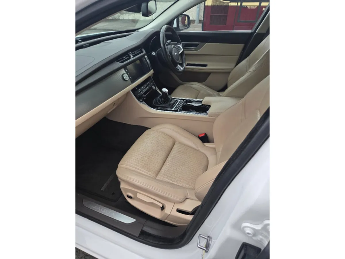 Jaguar XF Saloon, Diesel, 2017, White