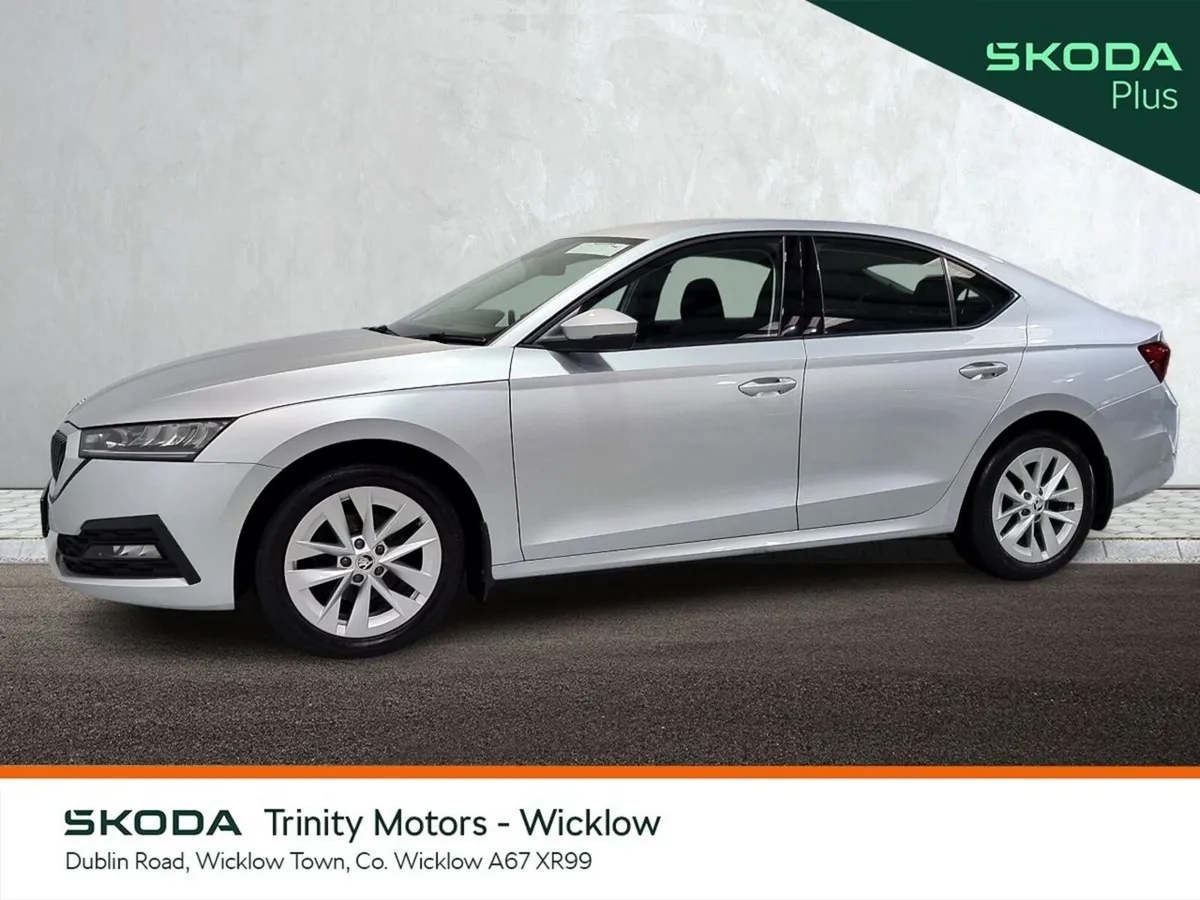 Skoda Octavia Saloon, Petrol, 2022, Silver