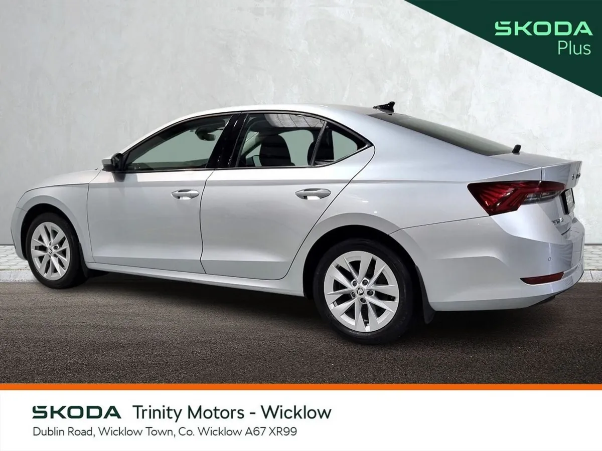 Skoda Octavia Saloon, Petrol, 2022, Silver