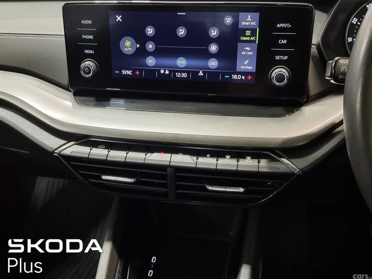 Skoda Octavia Saloon, Petrol, 2022, Silver