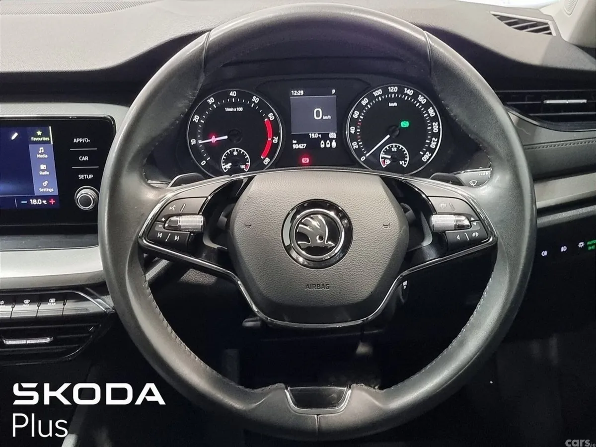 Skoda Octavia Saloon, Petrol, 2022, Silver