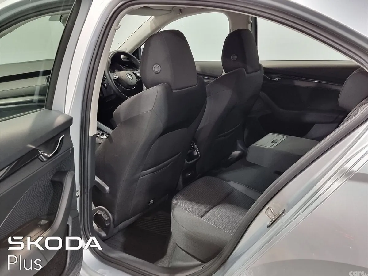 Skoda Octavia Saloon, Petrol, 2022, Silver