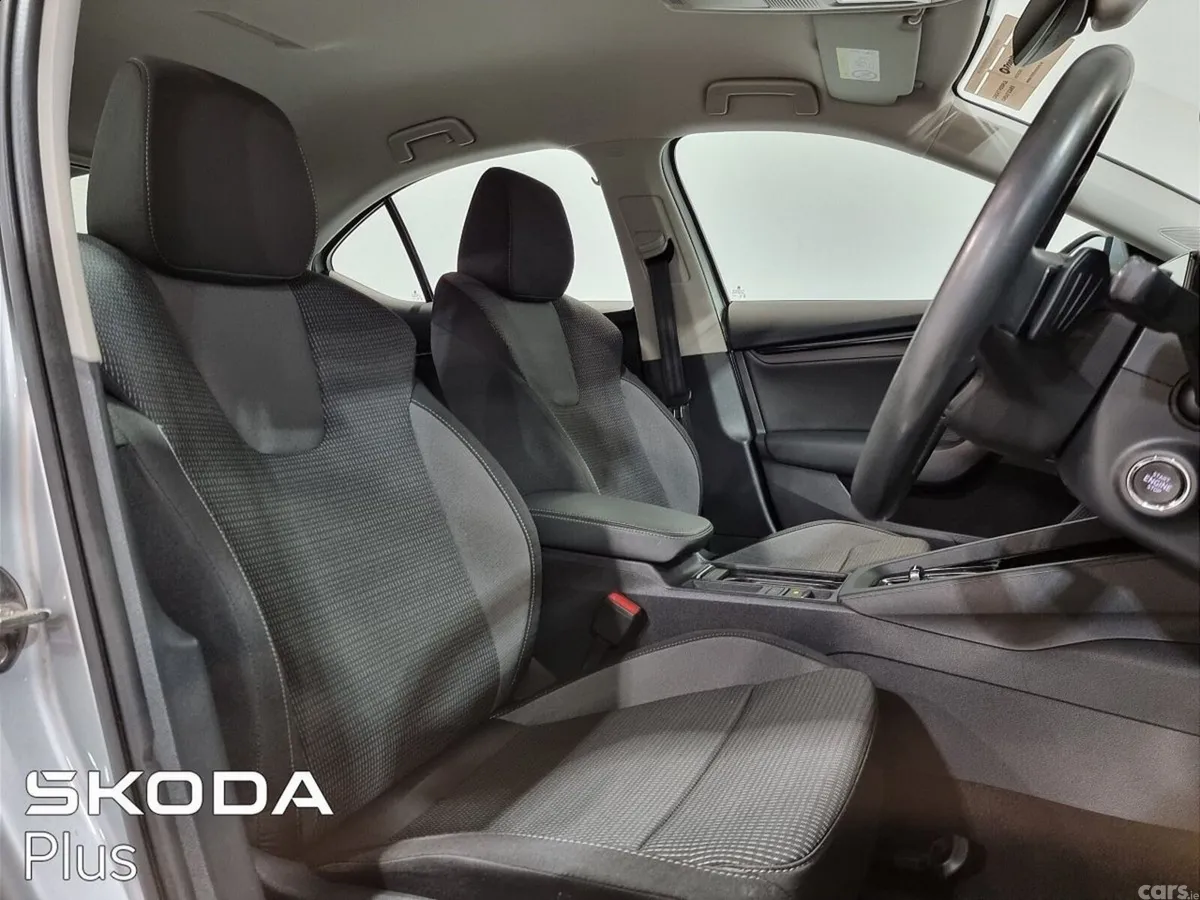 Skoda Octavia Saloon, Petrol, 2022, Silver