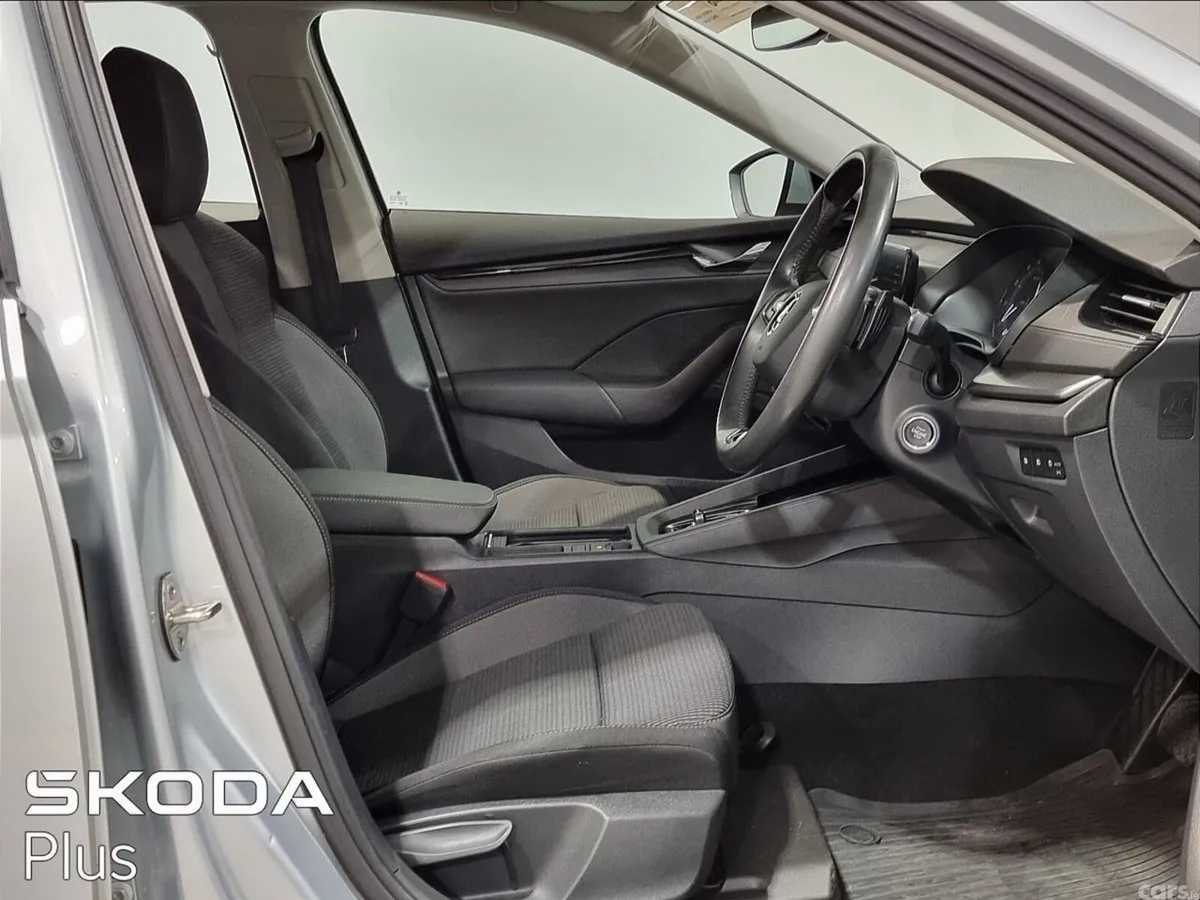 Skoda Octavia Saloon, Petrol, 2022, Silver