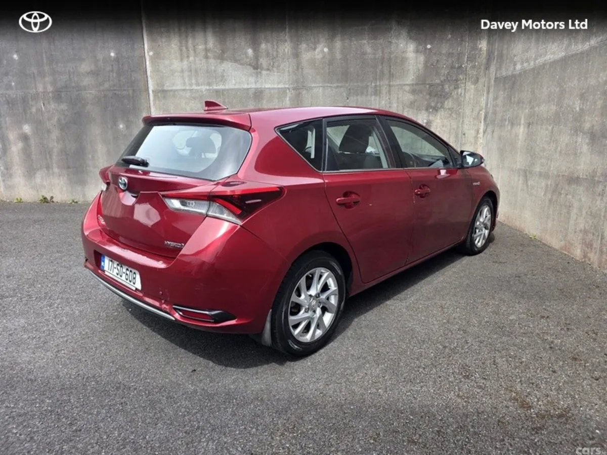 Toyota Auris Hatchback, Petrol Hybrid, 2017, Red