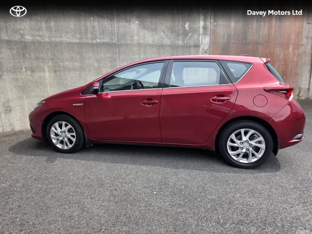 Toyota Auris Hatchback, Petrol Hybrid, 2017, Red