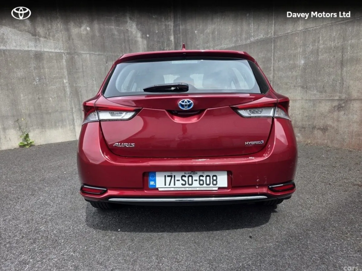 Toyota Auris Hatchback, Petrol Hybrid, 2017, Red