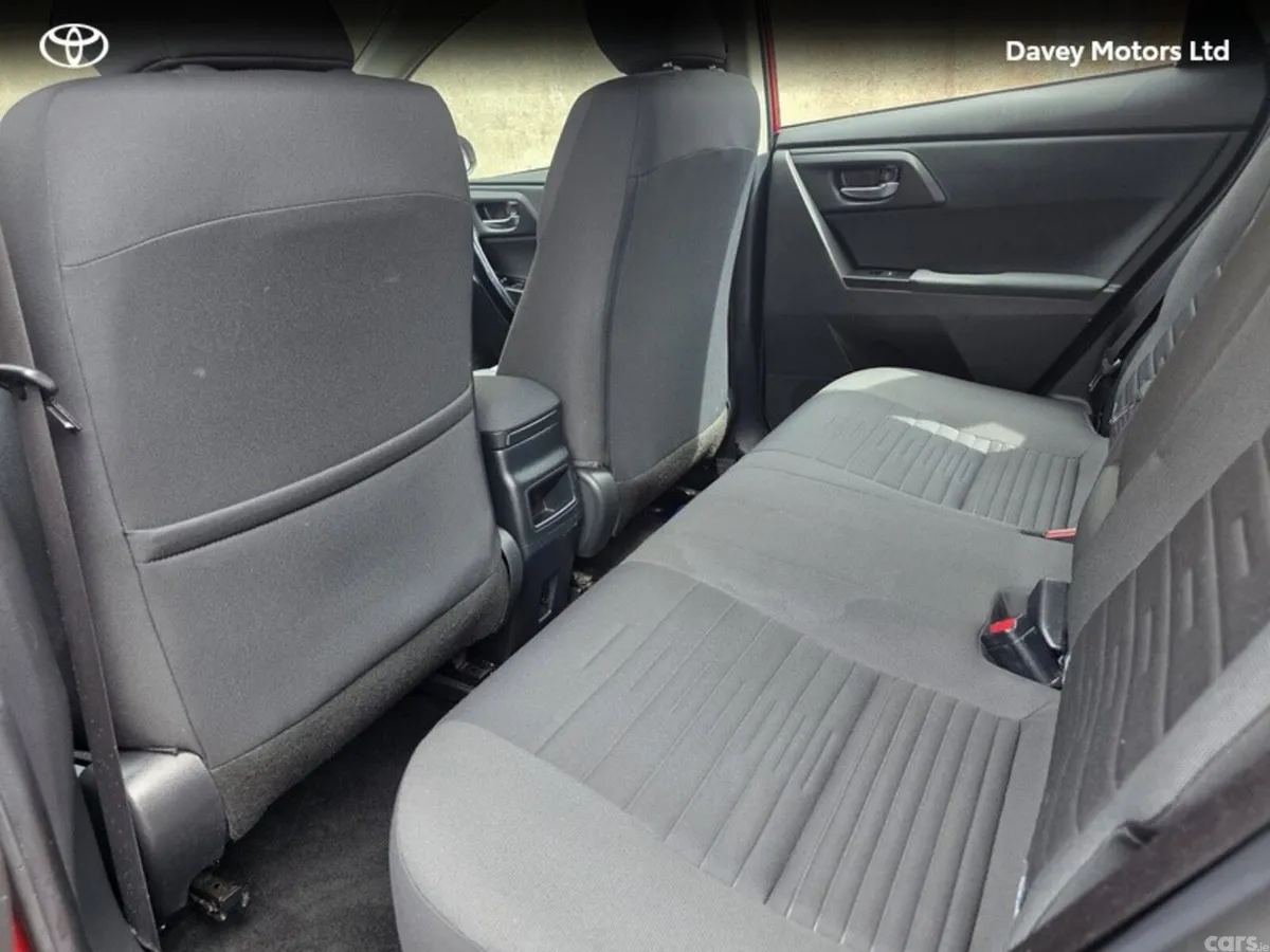 Toyota Auris Hatchback, Petrol Hybrid, 2017, Red