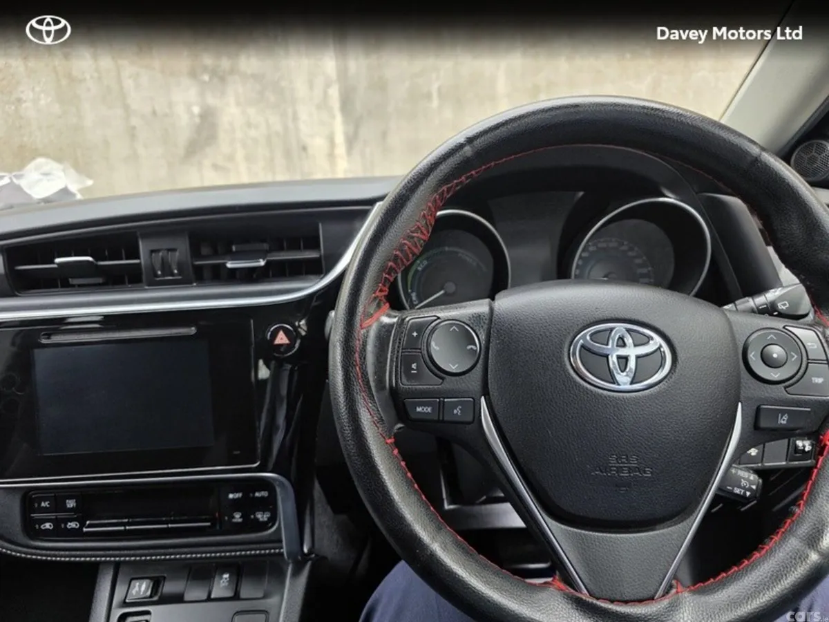 Toyota Auris Hatchback, Petrol Hybrid, 2017, Red