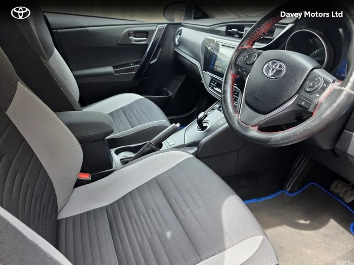 Toyota Auris Hatchback, Petrol Hybrid, 2017, Red