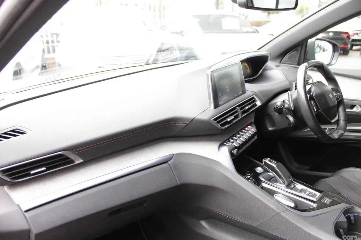 Peugeot 5008 MPV, Diesel, 2018, Grey