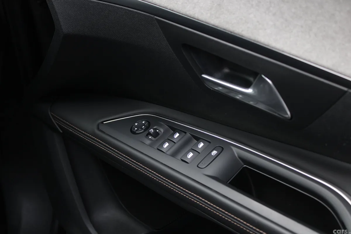 Peugeot 5008 MPV, Diesel, 2018, Grey