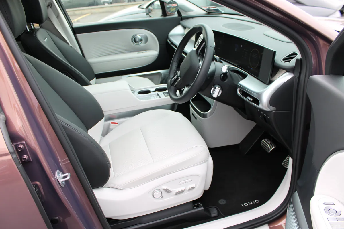 Hyundai IONIQ 9 MPV, Electric, 2026, Brown
