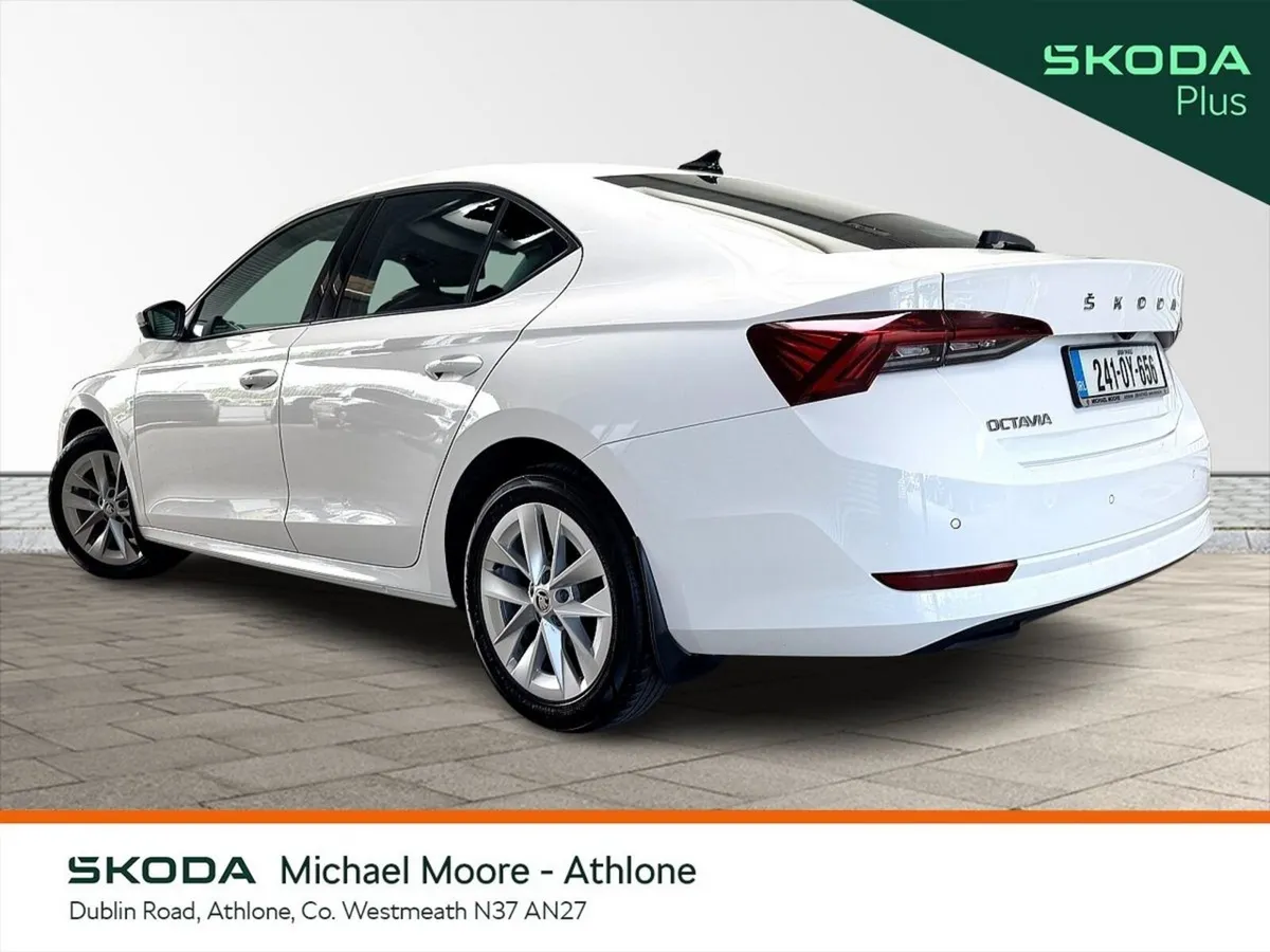 Skoda Octavia Saloon, Diesel, 2024, White