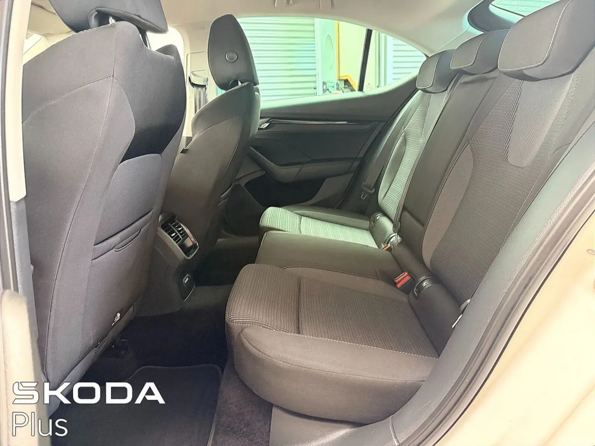 Skoda Octavia Saloon, Diesel, 2024, White