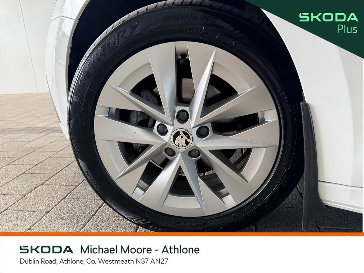 Skoda Octavia Saloon, Diesel, 2024, White