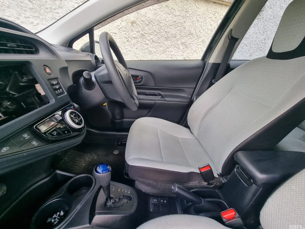 Toyota Aqua Hatchback, Petrol Hybrid, 2021, Black