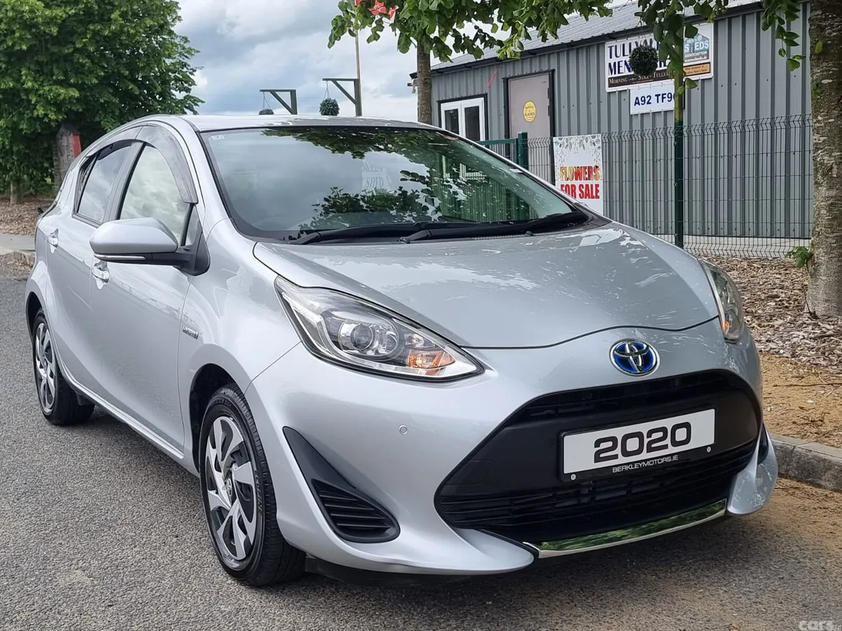 Toyota Aqua Hatchback, Petrol Hybrid, 2020, Silver
