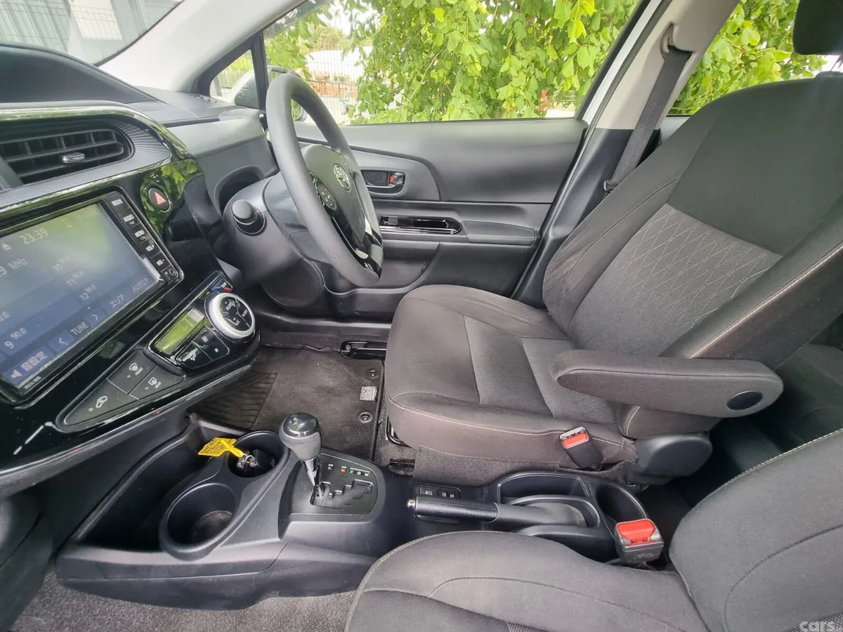 Toyota Aqua Hatchback, Petrol Hybrid, 2020, Silver