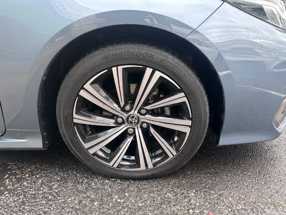 Toyota Corolla Saloon, Petrol Hybrid, 2022, Grey