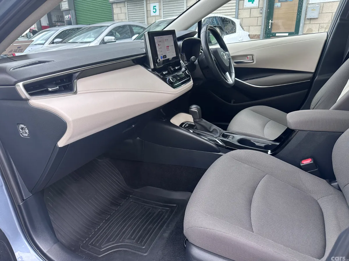 Toyota Corolla Saloon, Petrol Hybrid, 2022, Grey