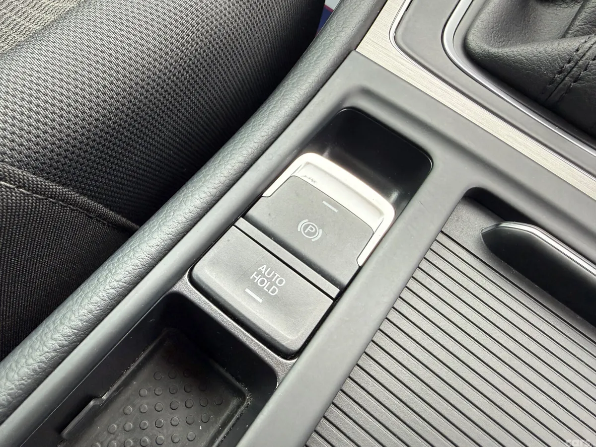Volkswagen Golf Hatchback, Petrol, 2017, Silver