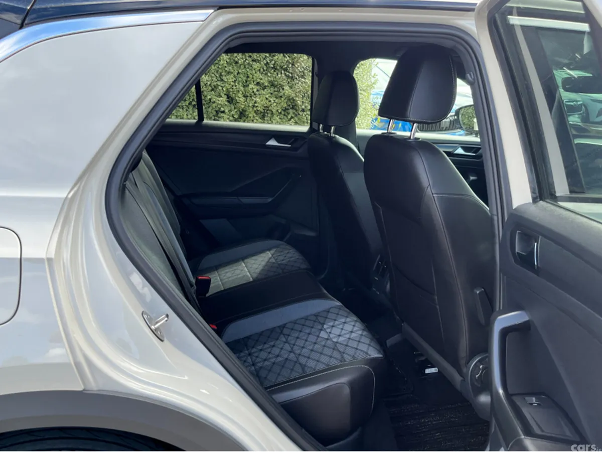 Volkswagen T-Roc SUV, Diesel, 2023, White