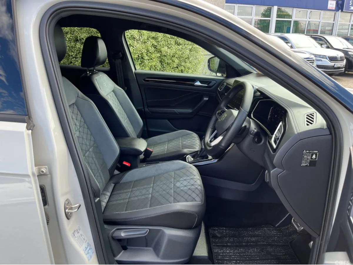 Volkswagen T-Roc SUV, Diesel, 2023, White