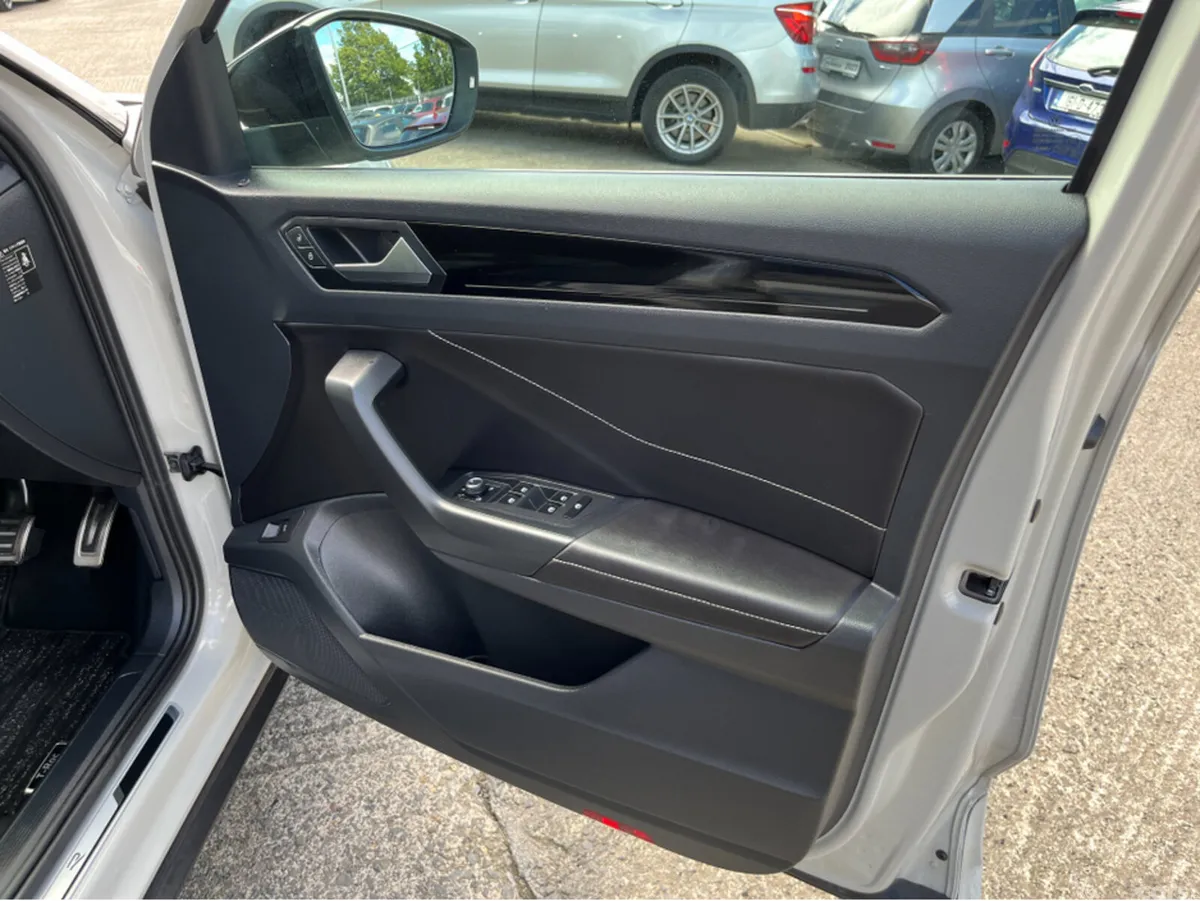 Volkswagen T-Roc SUV, Diesel, 2023, White
