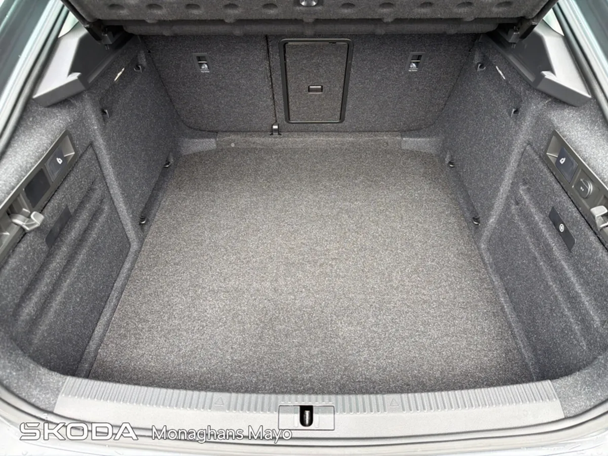 Skoda Superb Hatchback, Diesel, 2023, Grey