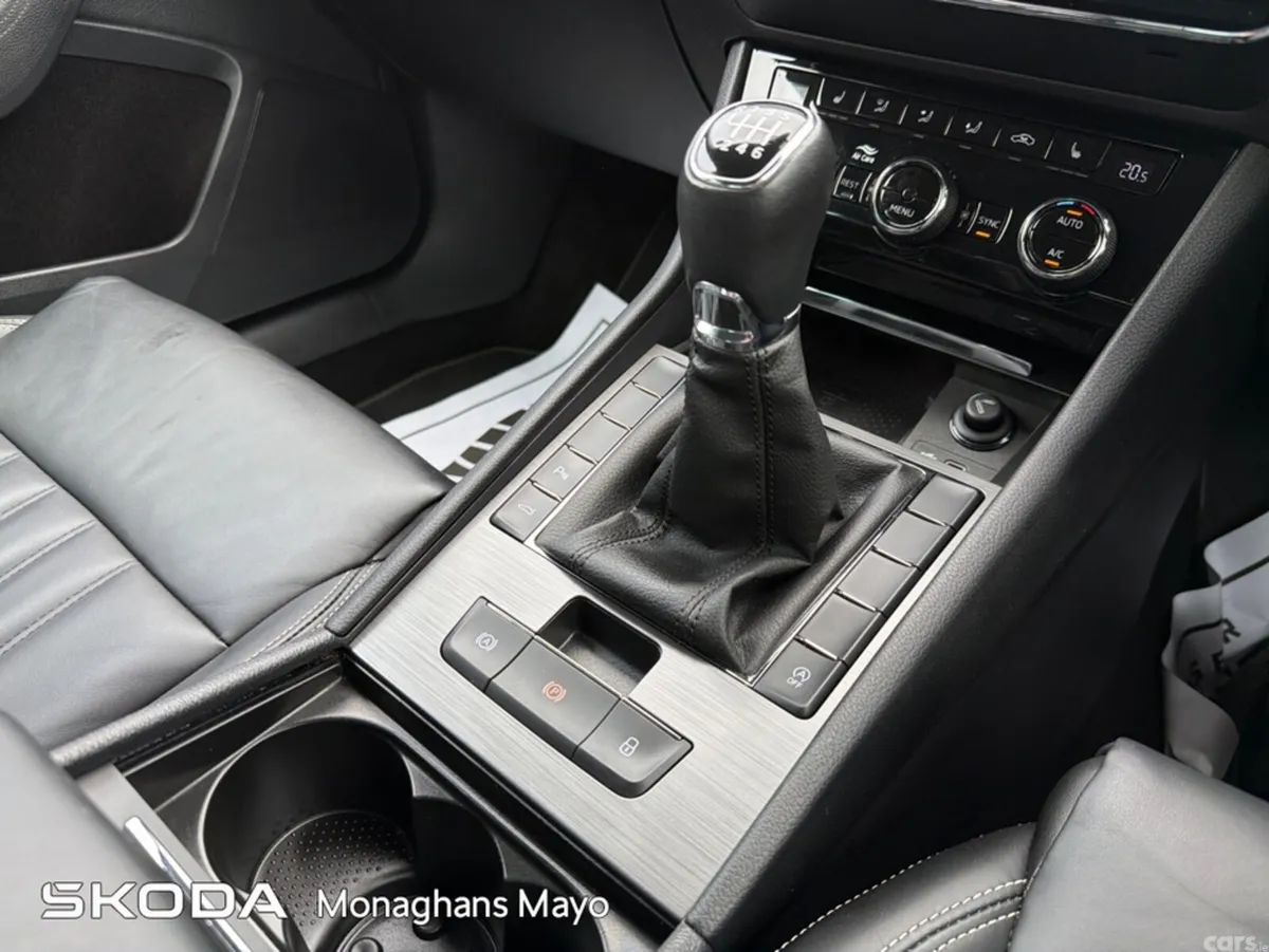 Skoda Superb Hatchback, Diesel, 2023, Grey