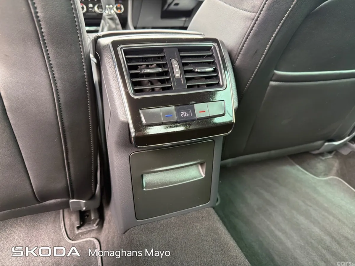Skoda Superb Hatchback, Diesel, 2023, Grey