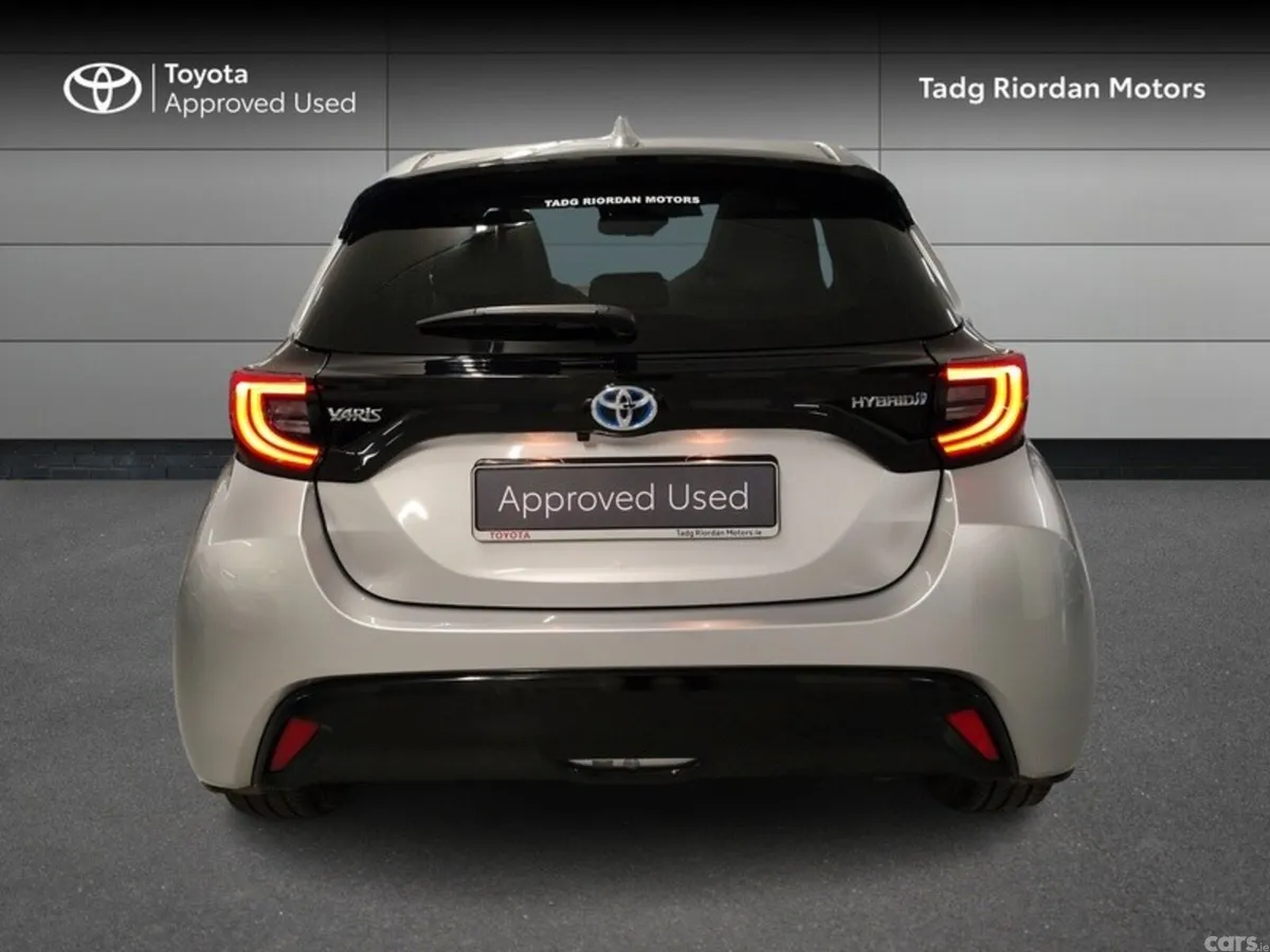 Toyota Yaris Hatchback, Petrol Hybrid, 2023, Silver