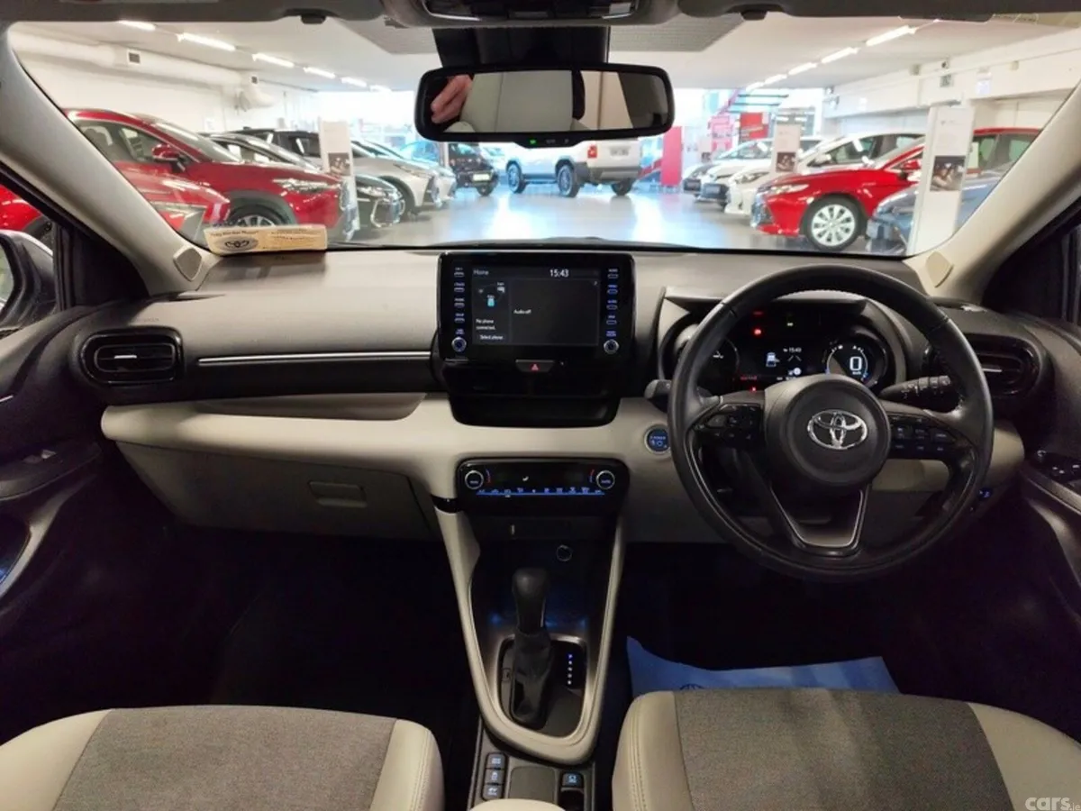 Toyota Yaris Hatchback, Petrol Hybrid, 2023, Silver