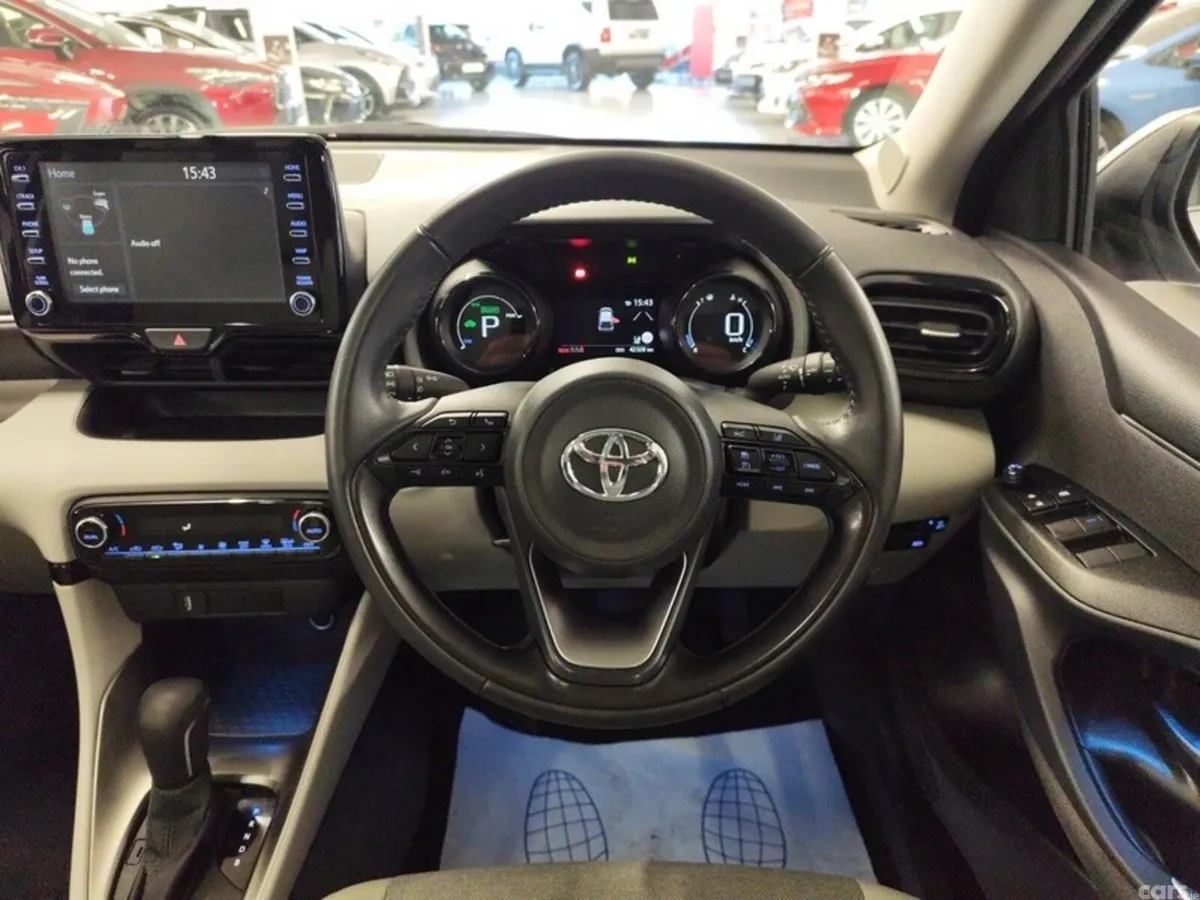 Toyota Yaris Hatchback, Petrol Hybrid, 2023, Silver