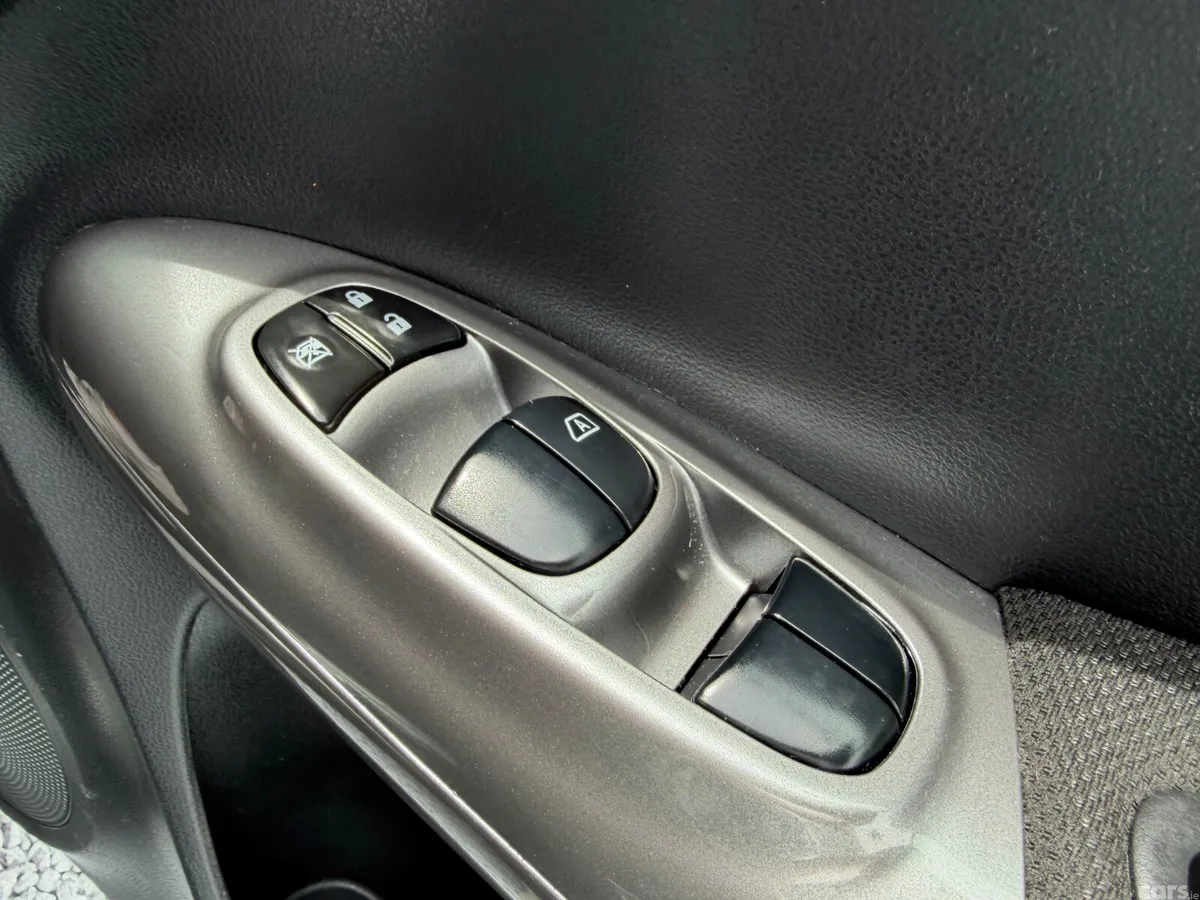 Nissan Juke SUV, Diesel, 2015, Silver