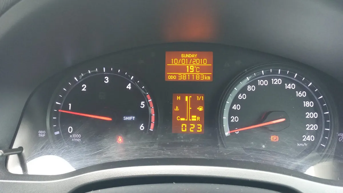 Toyota Avensis Saloon, Diesel, 2012, Red