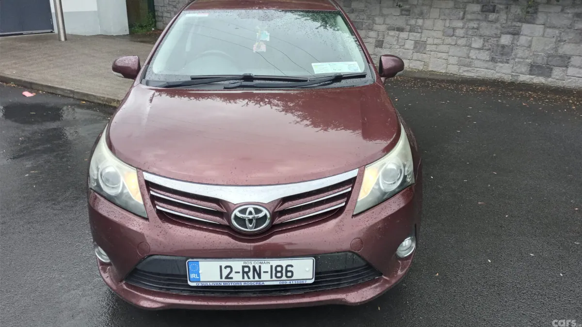 Toyota Avensis Saloon, Diesel, 2012, Red