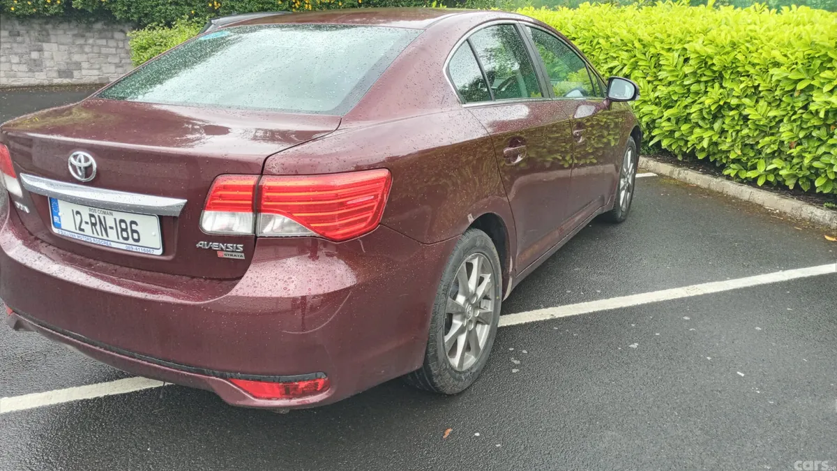 Toyota Avensis Saloon, Diesel, 2012, Red