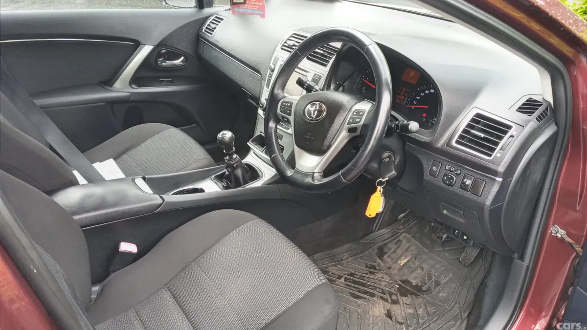 Toyota Avensis Saloon, Diesel, 2012, Red