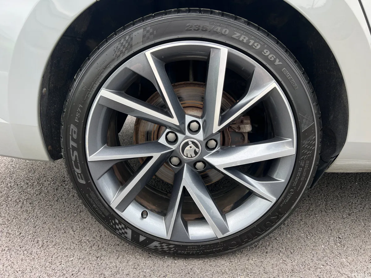 Skoda Superb Hatchback, Petrol Plug-in Hybrid, 2020, Grey