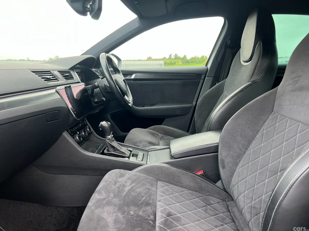 Skoda Superb Hatchback, Petrol Plug-in Hybrid, 2020, Grey