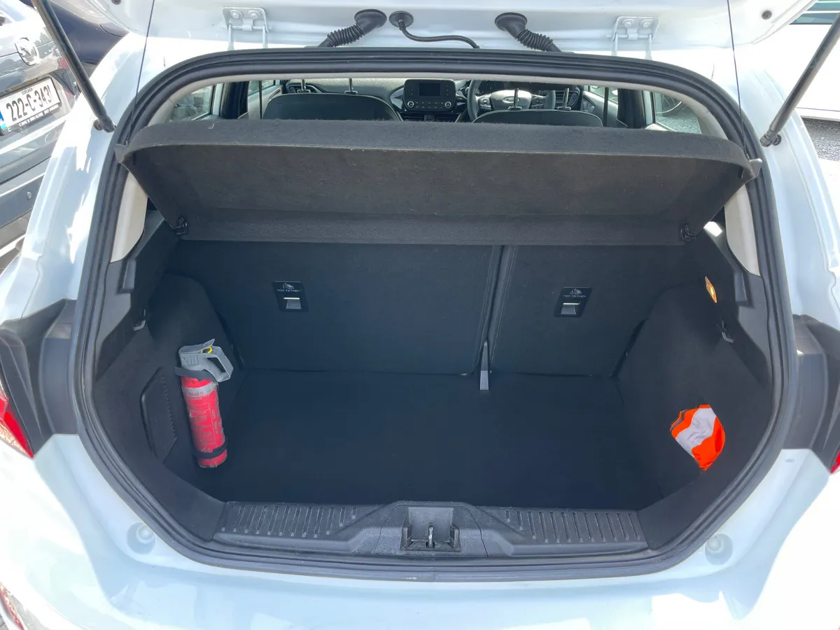 Ford Fiesta Hatchback, Petrol, 2019, White