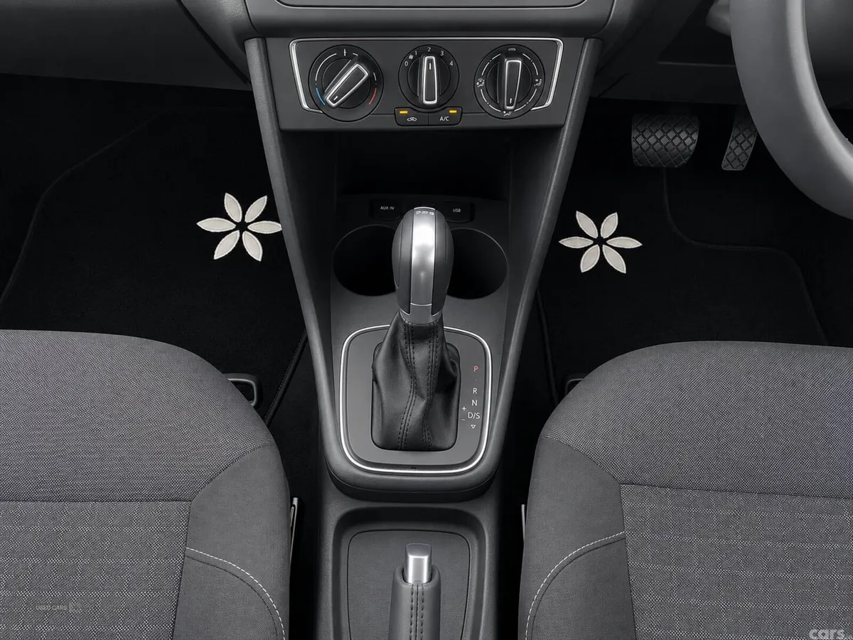 Volkswagen Polo , Petrol, 2014, 